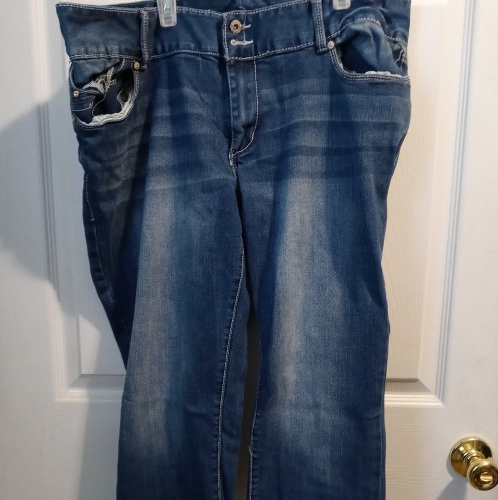 Size 18 capris - Picture 2 of 2